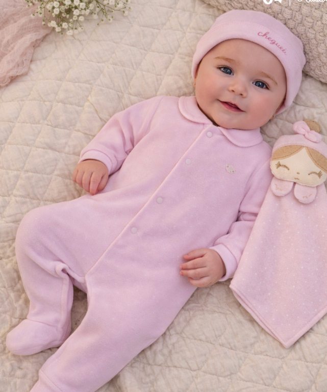 Bebê com pijama rosa da Paraiso